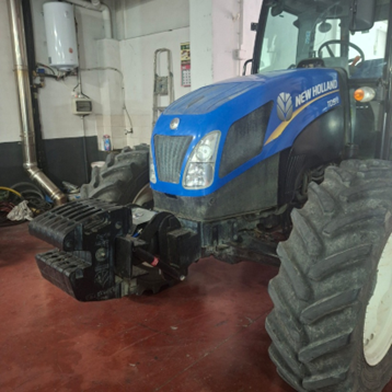 Con la suspensión mejora la adherencia del puente delantero ya que va amortiguando y absorbiendo los rebotes e irregularidades del terreno y esto hace que el tractor no bote